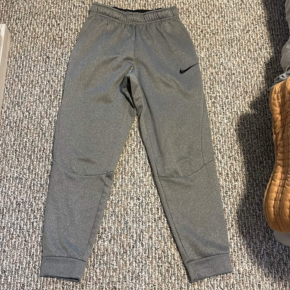 Nike men’s gray jogger